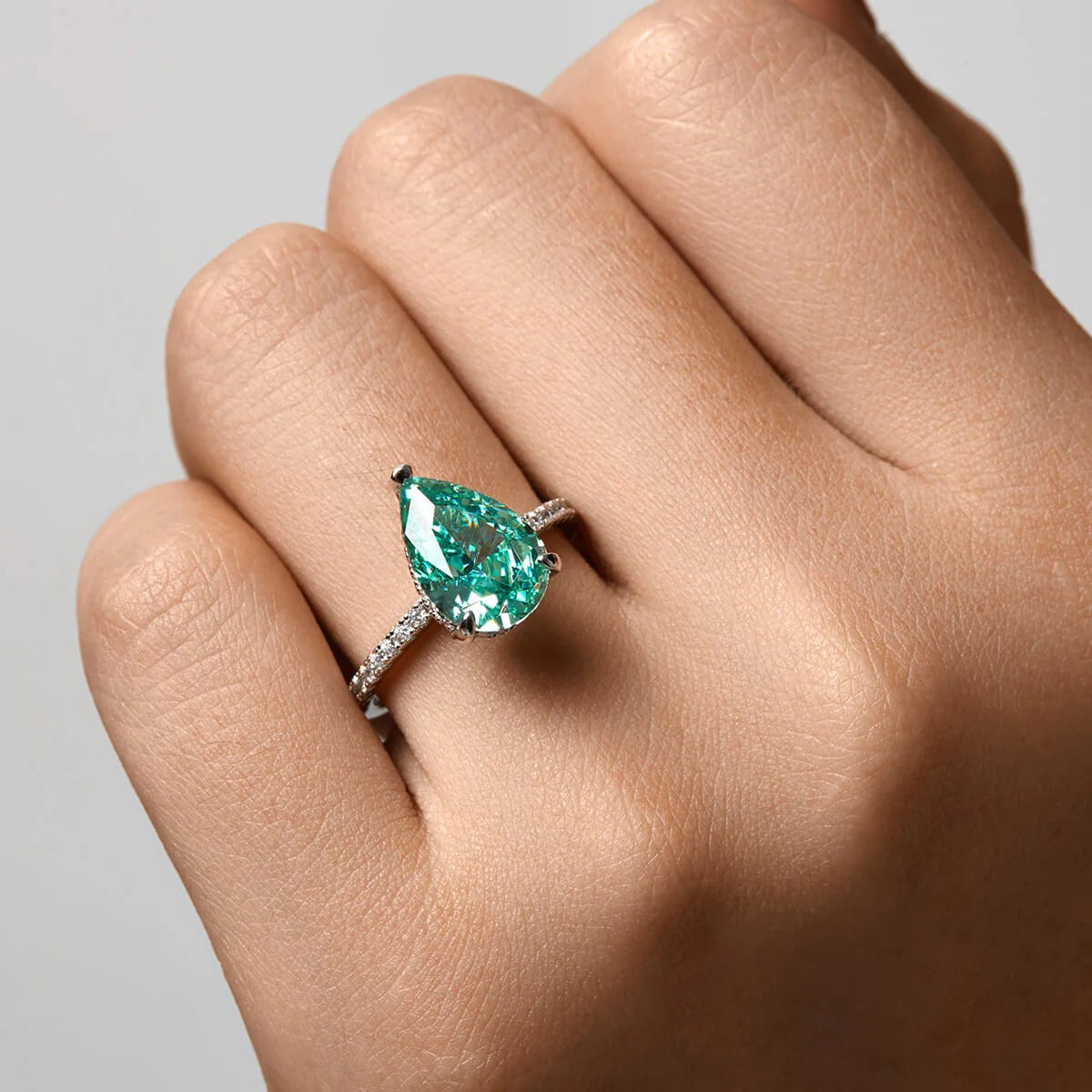 Lettre D’amour 18K Lab-Grown